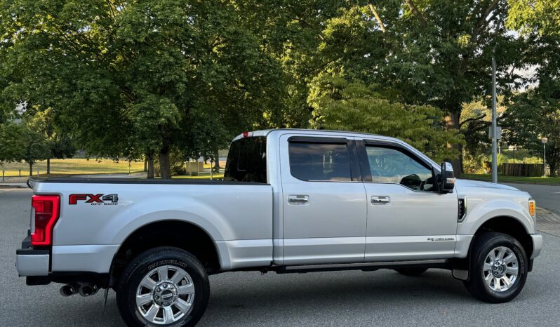 2017 Ford F-350 SuperDuty *PLATINUM* F350 Loaded Fx4 full